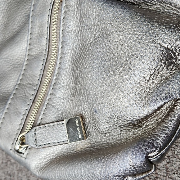 Michael Kors Metallic Gold Large Leather Shoulder Bag 11x15 - Picture 2 of 8